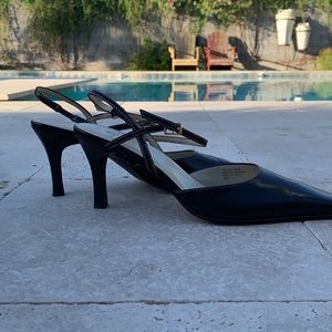 Vintage Anne Klein black pumps